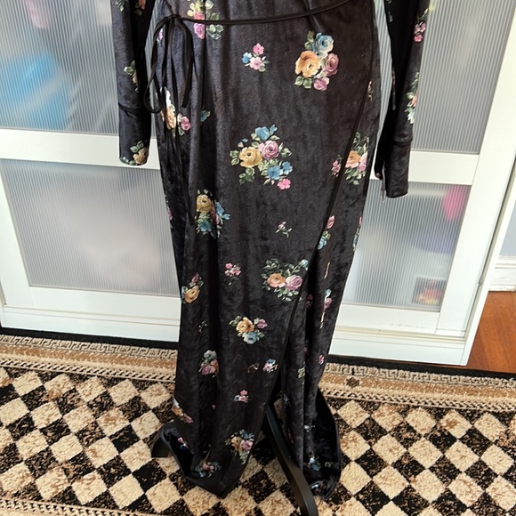 Zara Black Velvet Flower Maxi Wrap Kimono Dress Size Large NWT - Picture 3 of 8